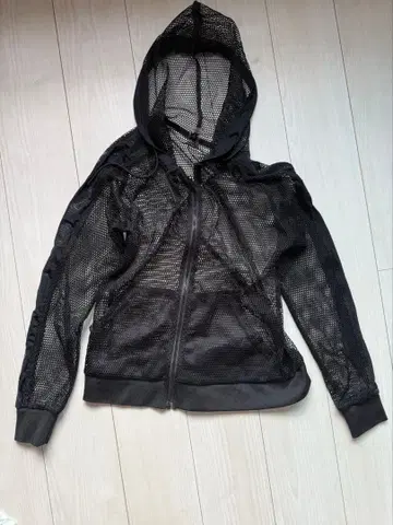 정품 새상품급 ZUMBA 줌바 의류 메쉬 후드티 블랙 M 후드 부착