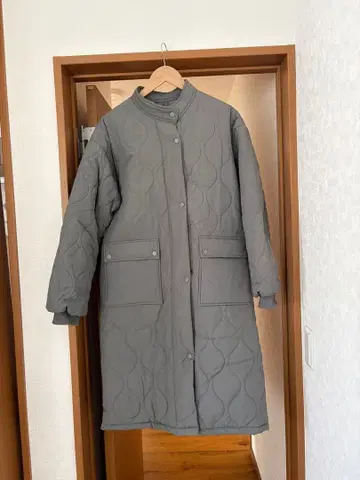 그레이 퀼팅 롱 코트