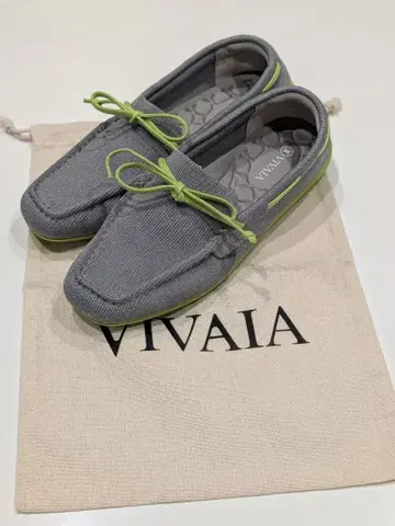 VIVAIA 그레이와 그린 플랫슈즈
