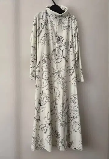 미라 오웬 꽃무늬 롱 원피스