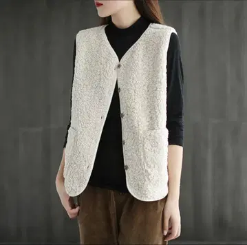 YANSOO 아이보리 보아 니트 베스트