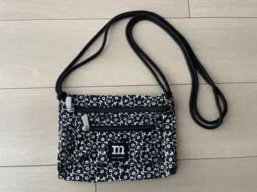 마리메꼬/우니코 패턴 사코슈/트래블 백/블랙 x 화이트