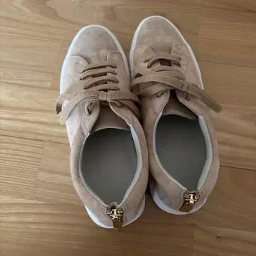 베이지 스웨이드 지퍼 달린 스니커즈