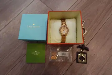 kate spade 골드 아날로그 손목시계 키링 포함 배터리 방전됨