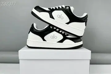 alo 블랙/화이트 스니커즈 24cm
