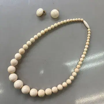 고급 천연 소재 목걸이와 귀찌 세트