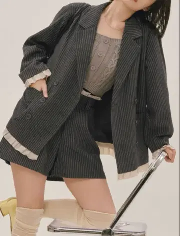 loin nuit 로완뉴이 프릴 레이어드 자켓 그레이