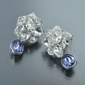 새상품급 스와로브스키 플라워 귀걸이 큐빅 실버 퍼플