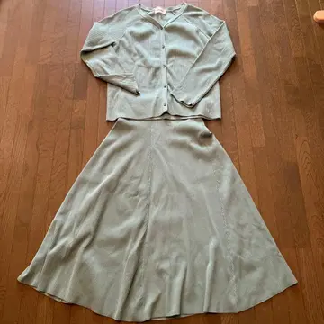 새상품급 미라 오웬 니트 플레어 스커트 셋업 그린 0 (S) 사이즈