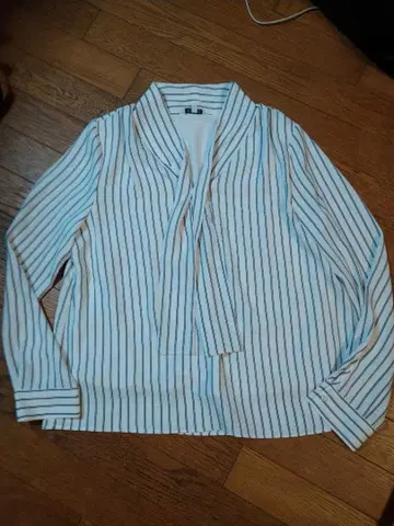 플라스테 스트라이프 패턴 오픈 카라 셔츠