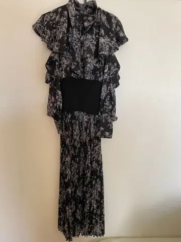 SNIDEL 프릴 플리츠 원피스 009 (블랙)