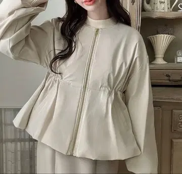 새상품급 크림색 집업 자켓