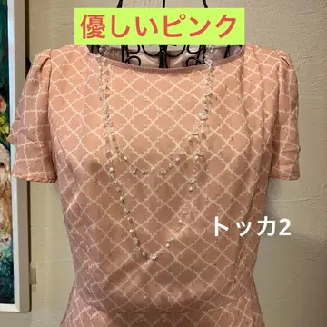 토카 2. 부드러운 핑크 원피스에 은은하게 금실이 반짝입니다