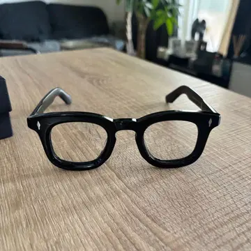 블랙 스퀘어형 안경 케이스 포함