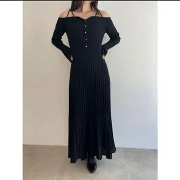 스나이델 스트랩 오프숄더 니트 원피스