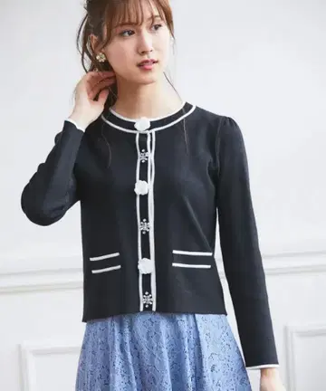 펄 비쥬 & 입체 플라워 모티브 배색 라인 가디건