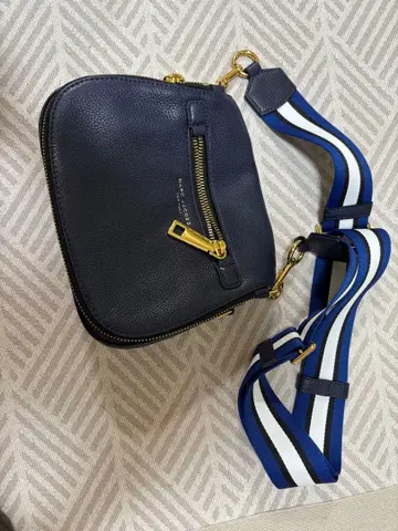 [ 새상품급 ] MARC JACOBS 고담 스몰 노마드 크로스백