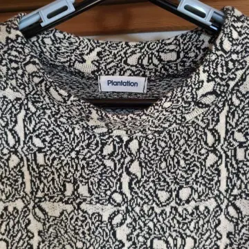Plantation 꽃무늬 니트 긴팔 상의