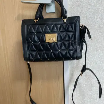 블랙 퀼팅 숄더백