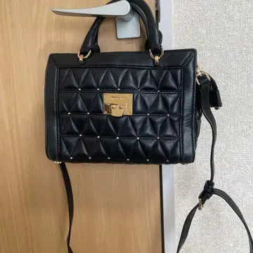 블랙 퀼팅 숄더백