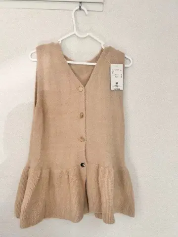 새상품 내추럴 뷰티 베이직 샤기 페플럼 니트 베스트 베이지