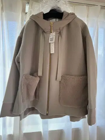 후드 부착 베이지 자켓