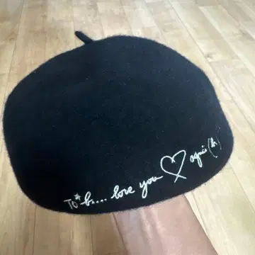 agnes b. To*be 블랙 자수 베레모