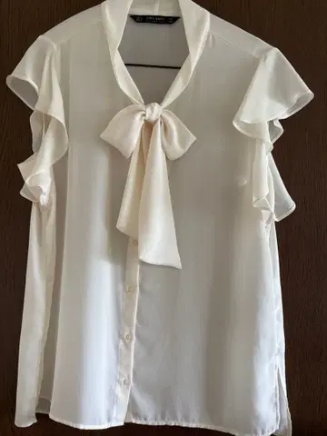 ZARA 리본 포함 프릴 소매 화이트 블라우스