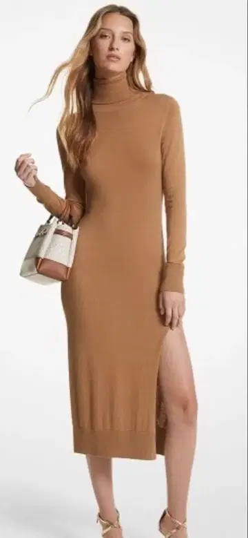 마이클코어스 터틀넥 니트 원피스 미사용 새상품