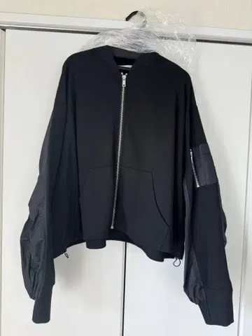 블랙 집업 벌룬 슬리브 자켓