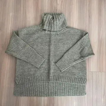 써니클라우드 터틀넥 스웨터