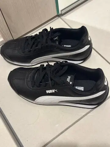 PUMA 블랙 스니커즈