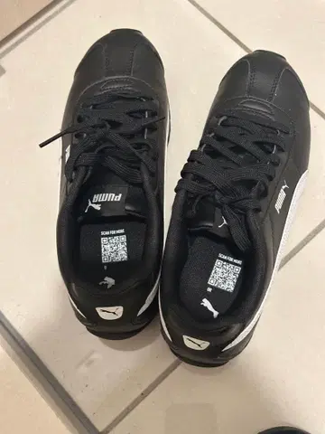 가격 인하했습니다! PUMA 블랙 스니커즈