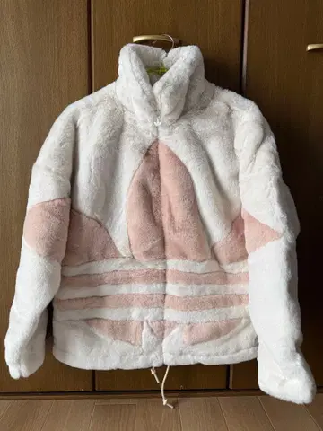 [ adidas ] 새상품급! 인조 모피 자켓