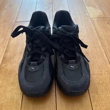 PUMA 블랙 스니커즈