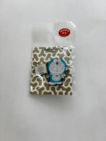 [ 하자품 ] 오사카 간사이 만박 도라에몽 핀 배지 일본관 2025