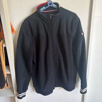 블랙 집업 점퍼