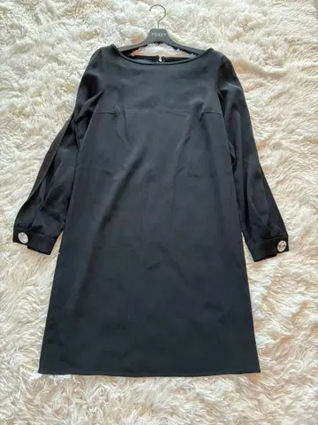 [ 새상품급 ] 스트라스부르고 블랙 긴팔 무릎 기장 원피스 사이즈 38