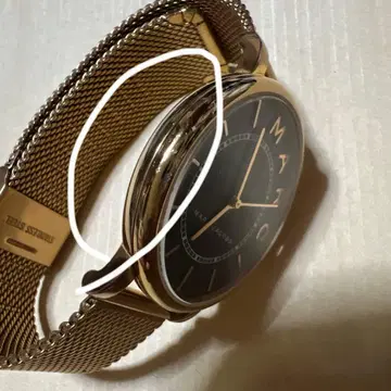 마크제이콥스 손목시계 작동 중