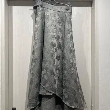 [ HARE ] 그레이 꽃무늬 플레어 스커트 (미사용)