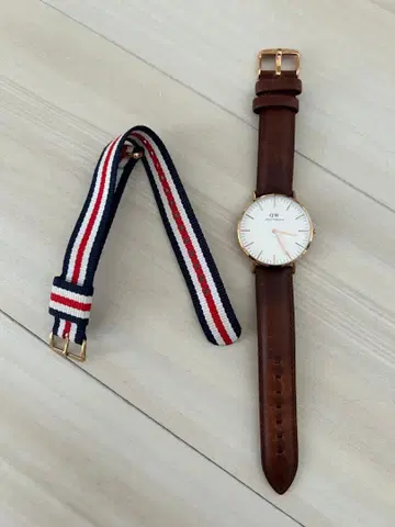 [ 한 번만 착용 ] DW 손목시계 브라운