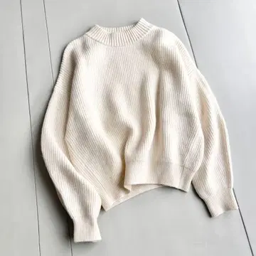 새상품급 유나이티드 애로우즈 아제 모크넥 니트 화이트 탄탄한 원단