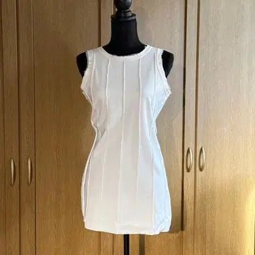 화이트 슬리브리스 미니 원피스