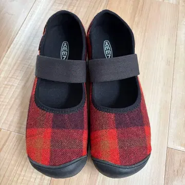 KEEN 빨간색 계열 체크 무늬 플랫슈즈
