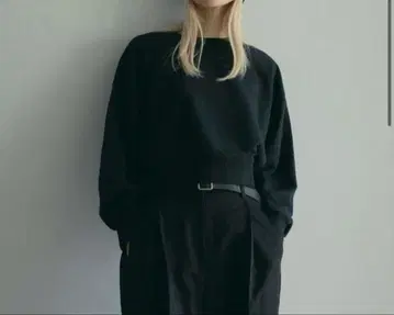 anuke 앙누크 Raglan Sleeve Sweat 블랙