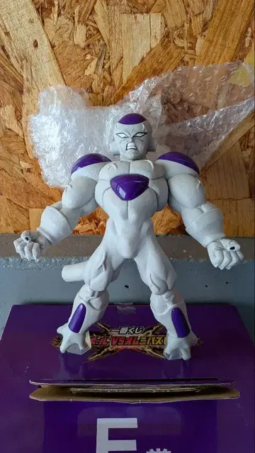 프리저 액션 피규어 화이트 보라색