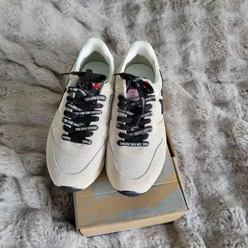 새상품 GOLDEN GOOSE 스니커즈 36 화이트/블랙