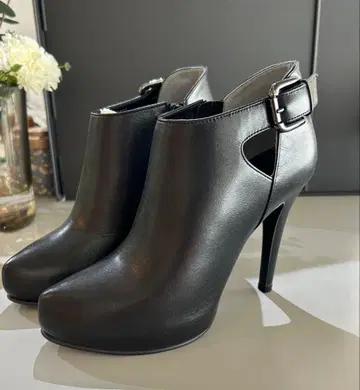 미사용 새상품 다이애나 통굽 버클 부티 22.5