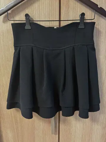 미셸 마카롱 슬림 레그 스커트 블랙 M