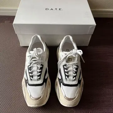 D.A.T.E. 스니커즈 FUGA 화이트/블랙/베이지 박스 포함 40
